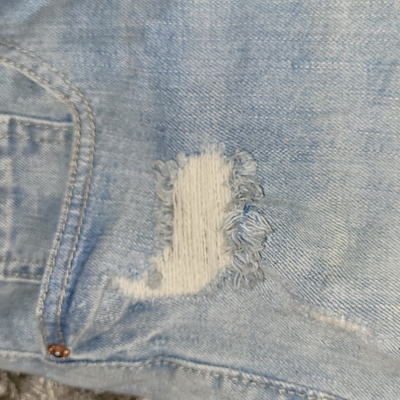 Old navy boyfriend shorts - Picture 2 of 4